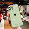 Casa de telefone cardíaca de amor eletroplatada para iPhone 12 13 11 Pro Max XR x Xs Max 8 Plus 14 Soft Silicone Camera Protetive Back Toup