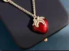 Дизайнерский клубничный подвесной ожерелья для женщин винтажное серебряное покрытое медным ожерельем Женщины ювелирные аксессуары