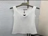 Kvinnors Prad Vest T -skjortor Designer Tank Camis Top Cotton Blend Vest Yoga Suit Sticked Fitness Sports Cultivate En's Moral Character Mini Femme Croped Medium Längd