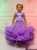 Kız Elbiseler Lavanta Yüksek Düşük Çiçek Aplikes Dantel Yukarı Kanat Ruffles Katmanlı Kızlar Pageant Parti Elbise Düğün Nedime