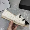 2023 Scarpe di design di lusso Top Fashion Denim Sapatos Espadrillas Pescatore di paglia Scarpe con tacco piatto Scarpe pigre Zapatos Mujer Casual Cartoon Lino