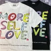 T-shirt da uomo 2022ss Colorful Large Letter Small Heart Print T-shirt girocollo allentata Uomo Donna T-shirt di alta qualità Top Tee T230419