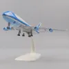 Modèle d'avion modèle en métal 20cm1 400 Air Force One B747 matériel en alliage de réplique avec ornements de train d'atterrissage cadeaux de jouets pour enfants 231118