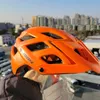 Capacetes de ciclismo Capacete laranja ciclismo com viseira removível Homens Mulheres 5 Capacete de bicicleta cor de estrada cor 22 Respiráveis ​​MTB Racing Cap P230419