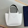 Damer Luxury Leather Handbag Triangle Mönster Tote Bag Fashion Casual Bags Classic Brand Small Tootsie Bag 2 Färger Hög kvalitet