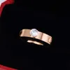 Ontwerperontwerpvoorstel Luxe diamanten ring voor koppels Merksieraden Hoge kwaliteit titanium staal Valentijnsdagcadeaus voor mannen en vrouwen