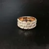 Aggiungi un po' di brillantezza e stile al tuo dito con questo splendido anello in oro rosa 14k e diamanti ad alta lucidatura