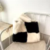 Sacs de soirée Mode Doux En Peluche Grand Sac Fourre-Tout Designer Panneaux Matelassé Femmes Sacs À Main De Luxe En Fausse Fourrure Épaule Big Shopper Sacs À Main 2023