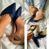 Сандалии Женщины перекачивают летние сандалии заостренные цветовые блокировки