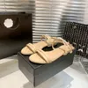 Designer-Sommer-Sandalen lieben Clip Toe Kristall Dekoration Frauen Strandschuhe klassische Mode Leder niedriger Absatz im Freien bequeme flache beiläufige Sandale sli