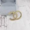 Semplice stilista lettera spille placcato oro 18 carati donne broche strass gioielli spilla fascino perla pin spilla unisex regalo del partito 20 stile