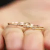 Anneaux de bande ZHOUYANG anneaux délicats pour les femmes Micro-inserts zircon cubique mince bague de doigt mode bijoux anneau KCR101