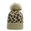 Gorrose gorro/crânio tampa mulheres leopardo knit chapéus estique duas camadas com bola de pelúcia inverno quente chapéu sem largura feminino de moda casual esqui