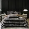 Ensembles de literie Faux lapin fourrure velours polaire hiver ensemble doux en peluche stéréoscopique rayure housse de couette plat drap de lit taie d'oreiller 231118 meilleure qualité