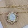 Iced Out Jungfru Mary Mother Pendant Halsband Pink Blue Color 18K Guld Kvinnors tillbehör Charm smycken