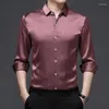 Camisas casuales para hombres Elegante Caballero Azul claro Seda verde Hombres Ropa de satén de gran tamaño Vestidos de oficina de gran tamaño Ropa de trabajo blanca suave