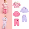 Set di abbigliamento Bebe 2023 Ragazze invernali Piumino d'anatra Cappotto caldo Outwear Coreano Bambino Velluto Volant Maglione camicia e pantaloni Set Maglioni in pile Pantaloni 231118