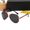 Designer Zonnebrillen Voor Mannen Vrouwen Retro Brillen Outdoor Shades PC Frame Mode Klassieke Dame Zonnebril Spiegels 4 Kleuren met Doos Arm10020