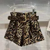 Old Girls pantaloncini leopardati per bambini grandi vita alta larghi gambe larghe pantaloncini A-line adolescenti cintura con fibbia in metallo pantaloni corti casual Z5482