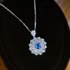 Xiy Hot Sale White Solid Gold 0.2ct Diamond Oval Sapphire Suower Halsband Anpassad Fashion Gemstone Jewelry