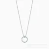 S925 Fashion Tiffanyitys Silver Necklace T i par med väsentlig trend Micro Inlaid Circle T Necklace Pendant