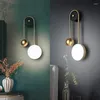 Lampada da parete nordica minimalista LED luce oro camera da letto comodino arredamento moderno decorazione corridoio creativo sconce