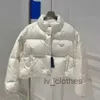 2023SS Manteau en duvet noir pour femme, vêtement de marque de styliste, mode féminine, coupe courte, coupe-vent, veste de poche, manteau blanc chaud pour femme, vêtements de rue