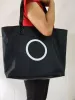 2023 Classic Black C Fashion Storage Shoulder Bag stora kapacitet shoppingväskor Kvinnlig fritidsbal för damer Favorit Vogue -artiklar VIP -gåvor