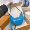 2023 Mulher Mini Sacos Simples Ombro Sacola Designer Bag Luxurys Bolsas Pequena Bolsa Totes Baguette Moda Bolsa Preto / Ouro Hardware Lea