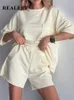 Zweiteilige Damenhose REALEFT Setelan Wanita 2 Potong Musim Panas Kaos Longgar Kasual Saku Leher o Solid dan Set Pakaian Celana Pendek Pinggang Tinggi Modis 230418