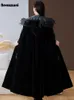 Kvinnorjackor Nerazzurri Autumn Winter Long Black Warm Velvet Cloak Kvinnor med faux päls trim huva lyx maxi goth kläder 2023 231118