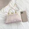 イブニングバッグは華やかなピンクの女性のハンドバッグサマービーチシェルショルダーハスプ高品質のメタルチェーンファッションクロスボディバッグ