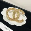 Semplice stilista lettera spille placcato oro 18 carati donne broche strass gioielli spilla fascino perla pin spilla unisex regalo del partito 20 stile