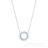 S925 Fashion Tiffanyitys Silver Necklace T i par med väsentlig trend Micro Inlaid Circle T Necklace Pendant