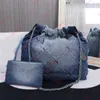 Womens Crossbody Bag designer axelväska lyxig designer handväska klassisk denim blå 22k märke väska retro tvätt blå vit gradvis färg silver hårdvara kedja