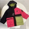 Kinder-Designer, neuer Herbst/Winter-Kinder-Jeansmantel mit klassischem Buchstaben-Patchwork, Baumwolljacke, lässiger Stil, exquisite High-End-Marken-Kinderbekleidung D001