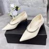 2023 designer di lusso Sexy sandali con tacco a punta da donna in vera pelle Nero / bianco / oro / rosa / argento retrò casual Sandalo con bottoni quadrati da donna Scarpe pigre a un passo