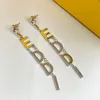 Sieraden Dames Merk Designer Oorbellen Oor Stud Letters Vrouwen Hanger Elegantie Temperament Eenvoudige Dames Bruiloft Sieraden Cadeau Accessoires