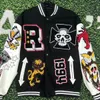 Mens Ceketler Büyük Boy Beyzbol Ceket Erkekler Kadın Bahar Patchwork Graffiti İskelet Nakış Varsity Bombacı Unisex Sıradan Gevşek Ceket 231118