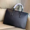 Сумка для ноутбука Men Men Borftame Black Leather Designer Dembag Business Borftmases Messenger Bags с фирменными панелями Totes Мужские багажные компьютерные сумки 37 см.