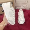 2023 new Casual shoes women Designer Travel leather lace-up sneaker fashion lady Flat Running Trainers woman shoe men sneakers