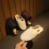 Sandals Spring Summer Girls Shoes Weaven Design Design Children Flat Shoes Kids Summer Sandals Princess Sweet Soft Fashion للأطفال الصغار 230419