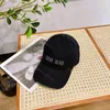 Designerska bawełniana czapka baseballowa z diamentową literą kobiet luksusowe zielone czapki mogą mężczyźni kobiety kasquette sunhats sport mesh trucker dopasowany kapelusz punkowy baza bazowa różowa