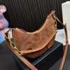 Famoso designer classico LE 5A7 Borsa a tracolla Borsa a tracolla a mezzaluna da donna di marca francese Borsa a tracolla a mezzaluna da donna in vera pelle di qualità 8A Borse da donna Hobo sotto le ascelle