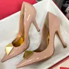 2023 Dress Shoes High Heels Sandals Women's Wedding Pumps Shoes Women Summer Designer pekade Toe Black Bowtie Fashion Canvas Party med Box -K385