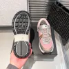 Mode lyxiga sneaker försvarare designer casual sko äkta läder märke sneakers kvinna tränare löparskor ess stövlar av varumärke W446 006