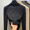Hög nacke plysch botten skjorta för kvinnors 2023 nya krokblomma ihåliga spetsskjorta för värme och ålder reducerar öronkanten