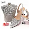 Chaussures habillées argent Femme et ensemble de sacs assortis à la mode dames pompes de soirée avec sac à main sandales pochette sac à main Escarpins Femme CR949