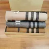 2023 Designer Scarf Classic Plaid 100% Cashmere Echarpe Tassel Designers Scarves Scarfs Shawl Sciarpa For Winter Womens Mens Wkiot