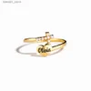 Anillos de boda Nombre personalizado Anillo cruzado de corazón Anillos de letras grabados con circonita cúbica Anillos de acero inoxidable ajustables Joyería de pareja Regalo Q231120